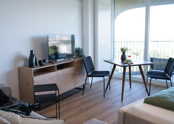 Helles Mit Tollem Blick Ueber Apartamento